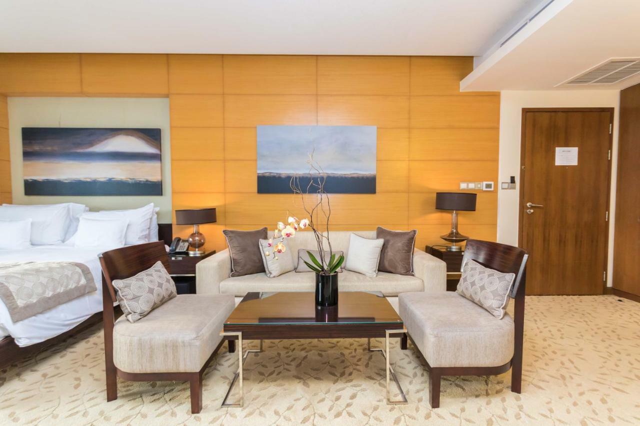 Westminster Dubai Mall 외부 사진 A suite at the Jumeirah Emirates Towers Hotel
