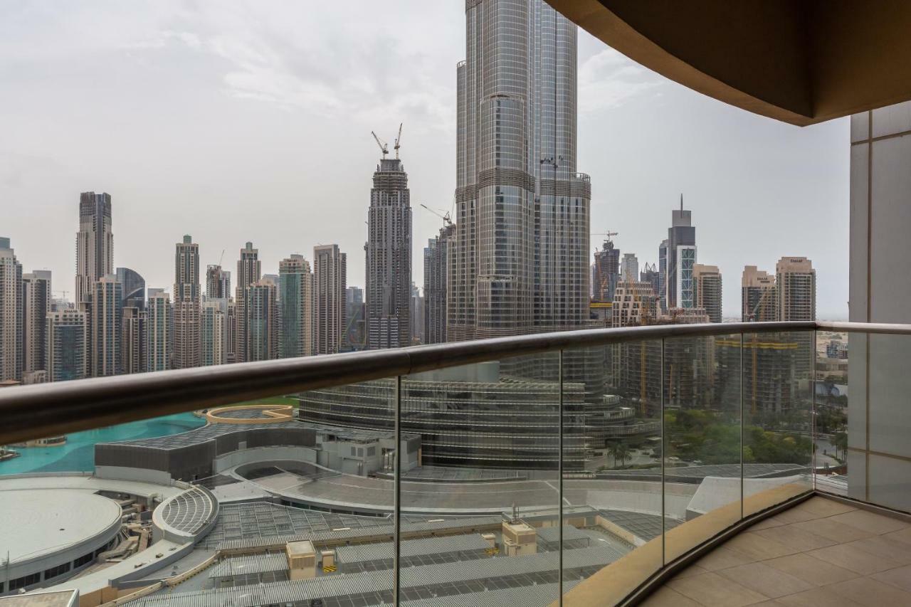 Westminster Dubai Mall 외부 사진 View of the Dubai skyline from the 122nd floor of the Burj Khalifa