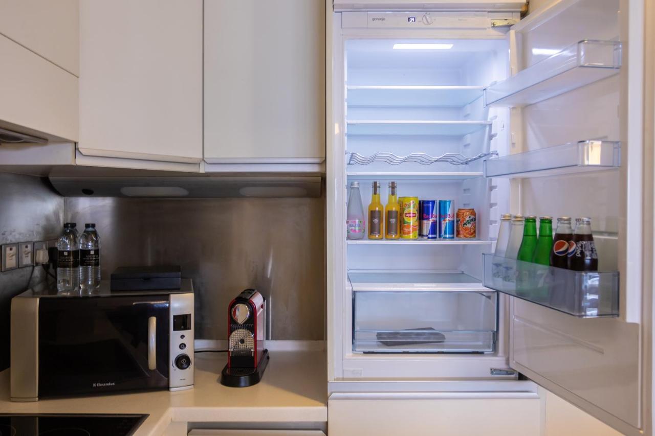 Westminster Dubai Mall 외부 사진 A refrigerator